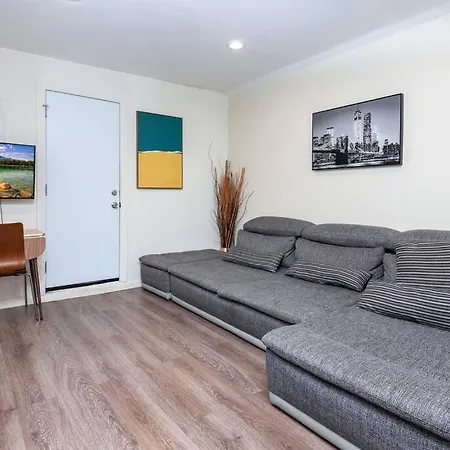 Serene 1Br House: Explore La'S Best